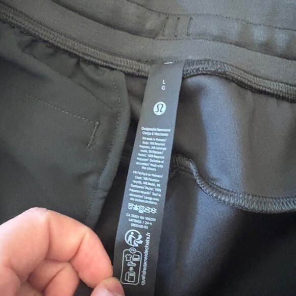 Lululemon Athletic Smooth Spacer Short 7” Blackened Pine NWT Men’s Size L - Picture 6 of 6